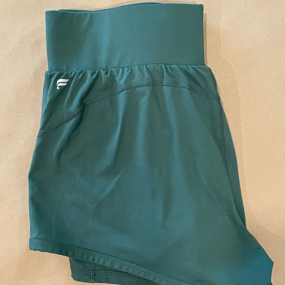 Fabletics Olesia Green Mid- Rise Shorts size M